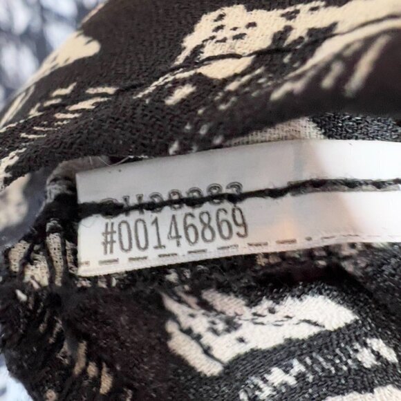 Forever 21 Dress Shirt Womens Size Medium Ivory and Black Geometric Button Down - Picture 9 of 12